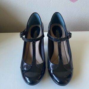 Gianni Bernini Black Mary Jane Vineza Closed Toe Heels Sz. 8M Buckle Strap